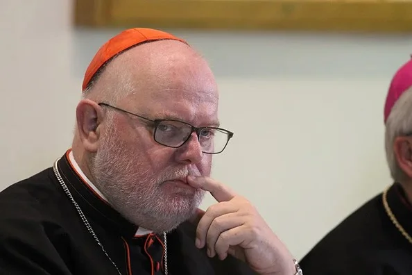 Kardinaal Reinhard Marx van München en Freising op een persconferentie gehouden door Duitse bisschoppen op het Teutoonse College in Rome, 5 okt. 2015. . Bohumil Petrik/CNA.