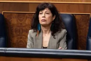 Ana Redondo, de Spaanse minister voor gelijkheid, is te zien op het Spaanse Congres van Afgevaardigden op 12 februari 2025. | Foto: Alberto Gardin/SOPA Images/LightRocket via Getty Images