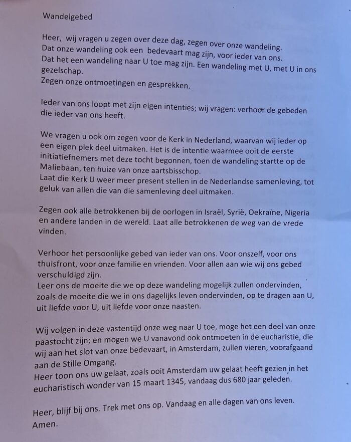 Wandelgebed aan het begin van de tocht in Utrecht Gerardus Majella Kerk (Foto Credit P.B. EWTN Lage Landen)