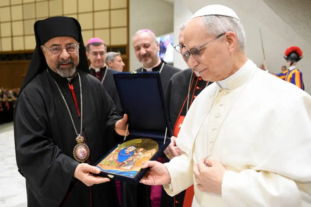 Paus Leo XIV ontmoet deelnemers aan het jubileum van de oosterse kerken tijdens een audiëntie in de Paulus VI-zaal op 14 mei 2025 in Vaticaanstad, Vaticaan. (Foto: Vatican Media)@Vatican Media