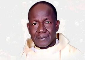 Father Isaac Achi, een Nigeriaanse katholieke priester, werd vermoord in de staat Niger op 15 januari 2023. (foto: Courtesy photo / Bisdom Minna)
