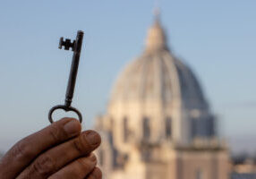Finding the key to understand the Church of the ages? (c) Daniel Ibánez - EWTN Vaticano Key